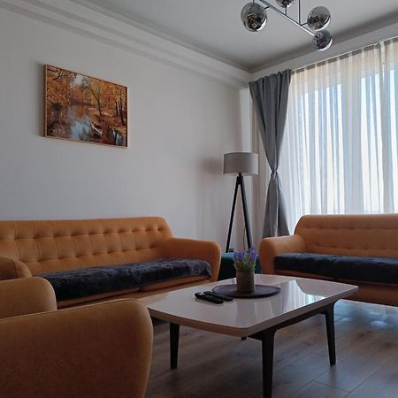 19Th & 18Th Floor Secure Apartments With Pool & Fitness & Parking Included In Price Skopje Esterno foto