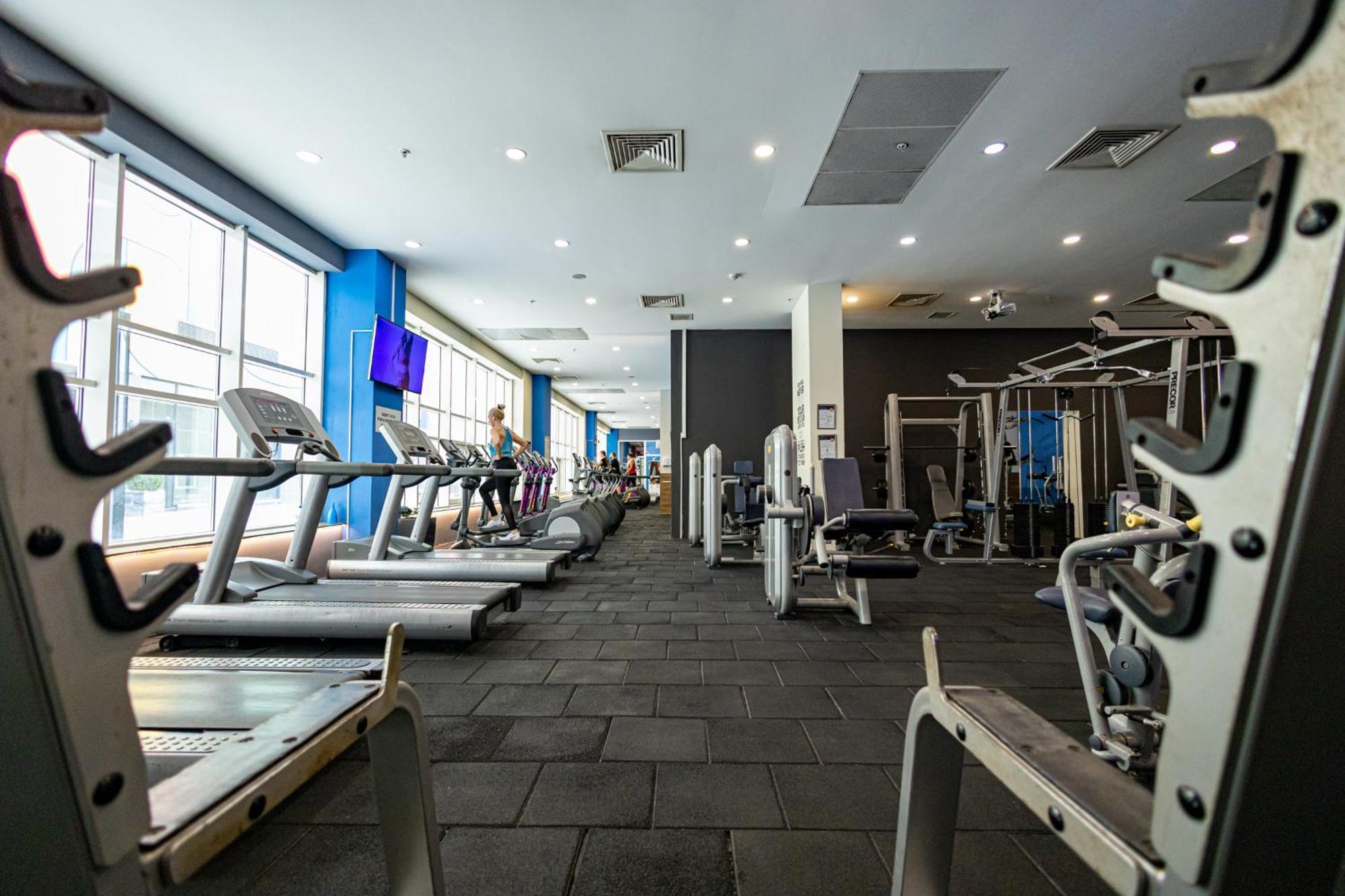 19Th & 18Th Floor Secure Apartments With Pool & Fitness & Parking Included In Price Skopje Esterno foto
