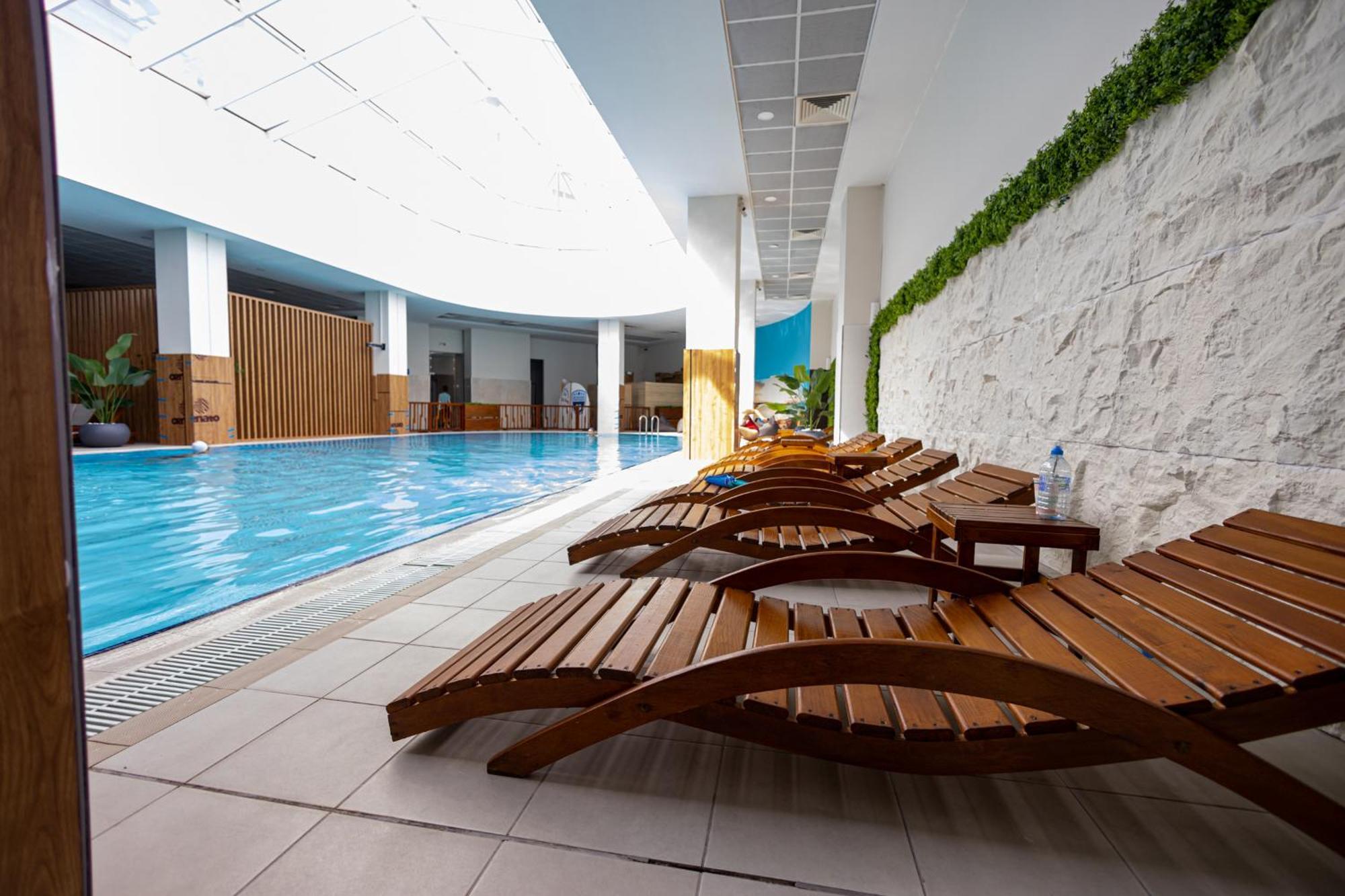 19Th & 18Th Floor Secure Apartments With Pool & Fitness & Parking Included In Price Skopje Esterno foto