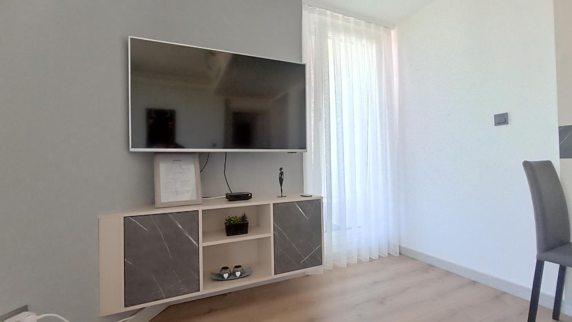 19Th & 18Th Floor Secure Apartments With Pool & Fitness & Parking Included In Price Skopje Esterno foto