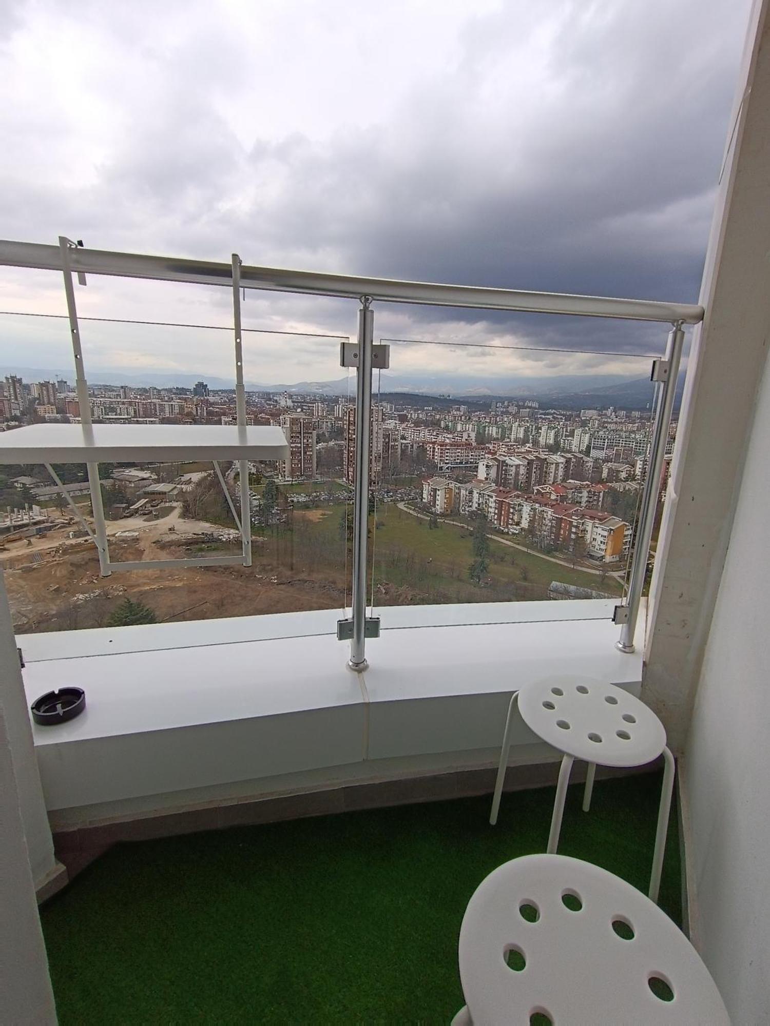 19Th & 18Th Floor Secure Apartments With Pool & Fitness & Parking Included In Price Skopje Esterno foto