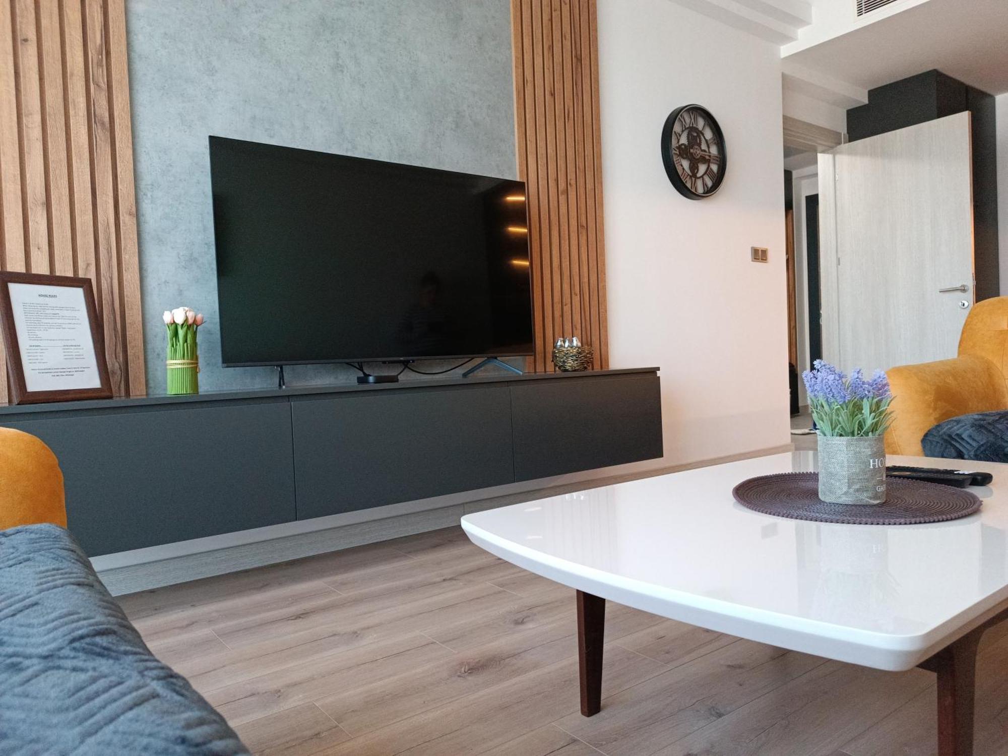19Th & 18Th Floor Secure Apartments With Pool & Fitness & Parking Included In Price Skopje Esterno foto