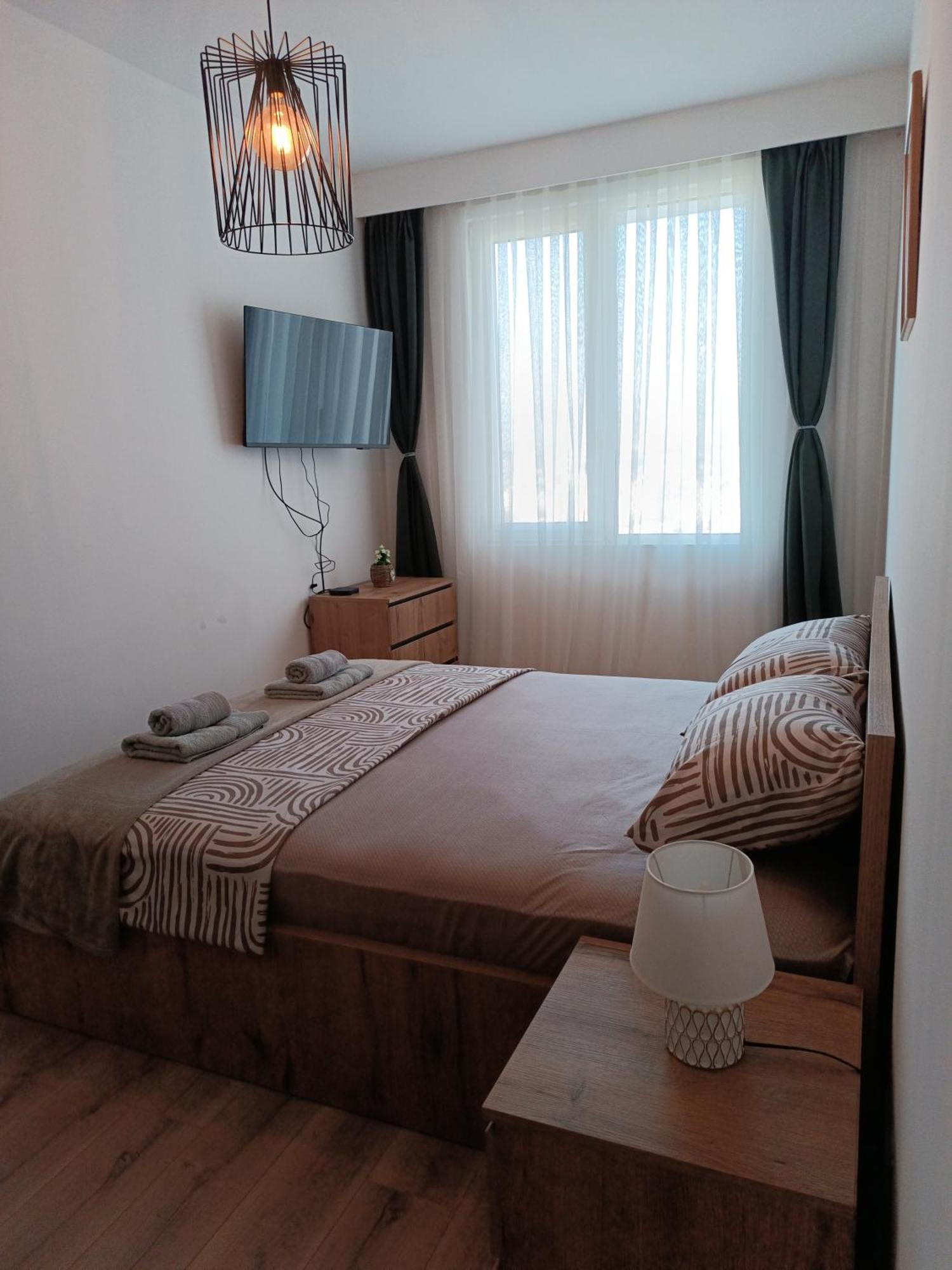 19Th & 18Th Floor Secure Apartments With Pool & Fitness & Parking Included In Price Skopje Esterno foto