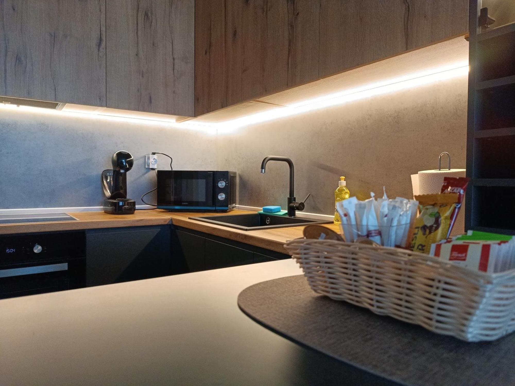 19Th & 18Th Floor Secure Apartments With Pool & Fitness & Parking Included In Price Skopje Esterno foto