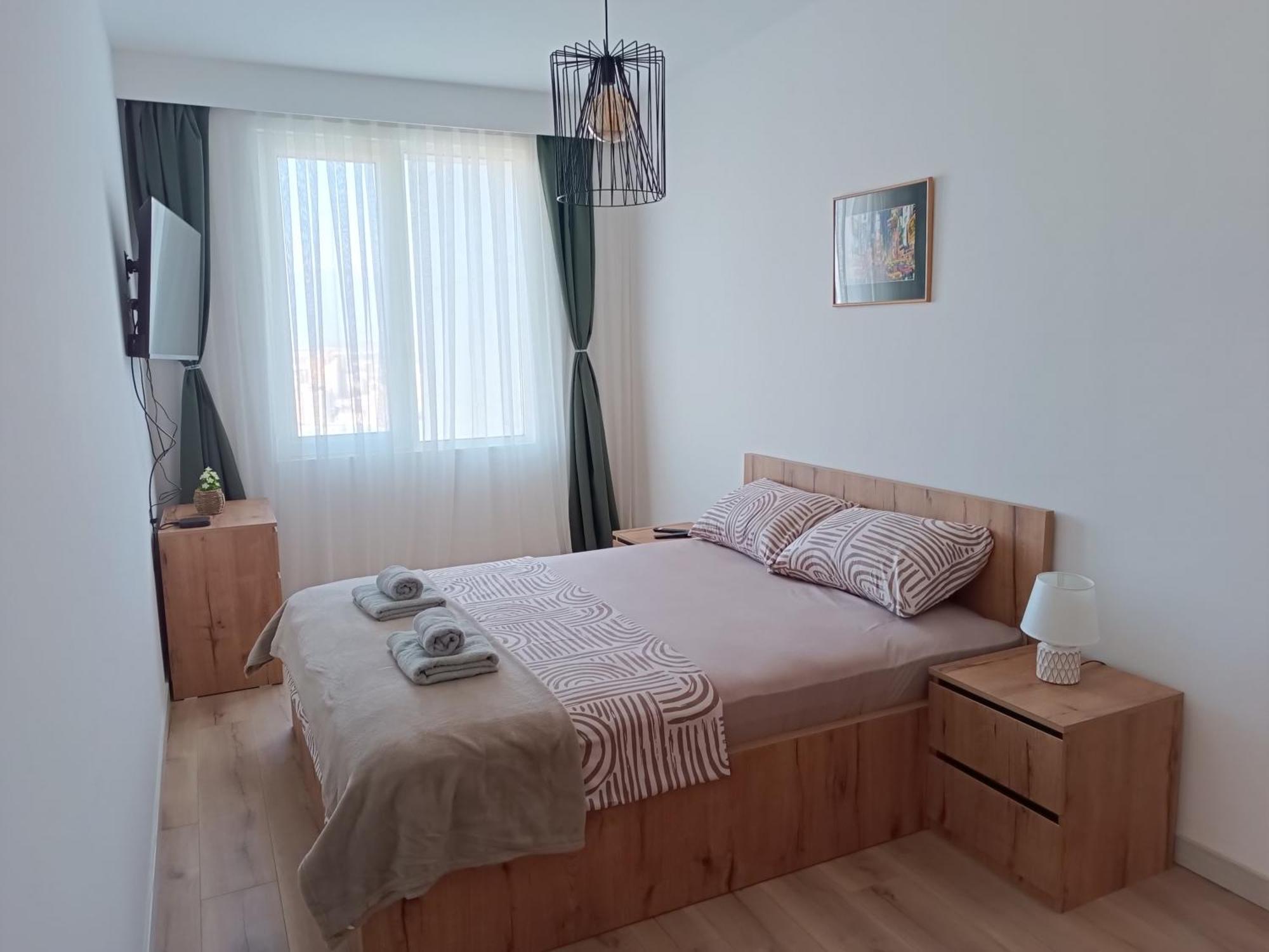 19Th & 18Th Floor Secure Apartments With Pool & Fitness & Parking Included In Price Skopje Esterno foto