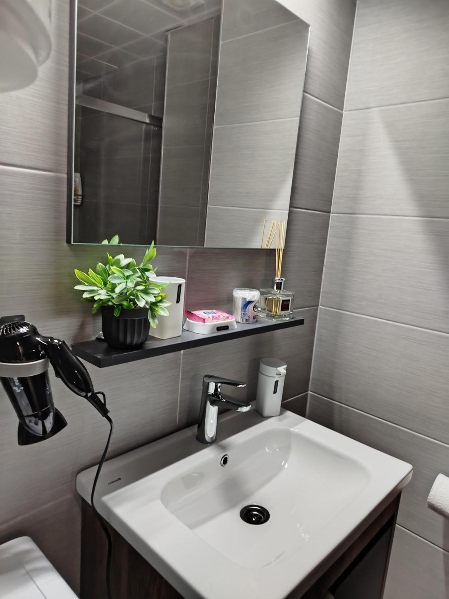 19Th & 18Th Floor Secure Apartments With Pool & Fitness & Parking Included In Price Skopje Esterno foto
